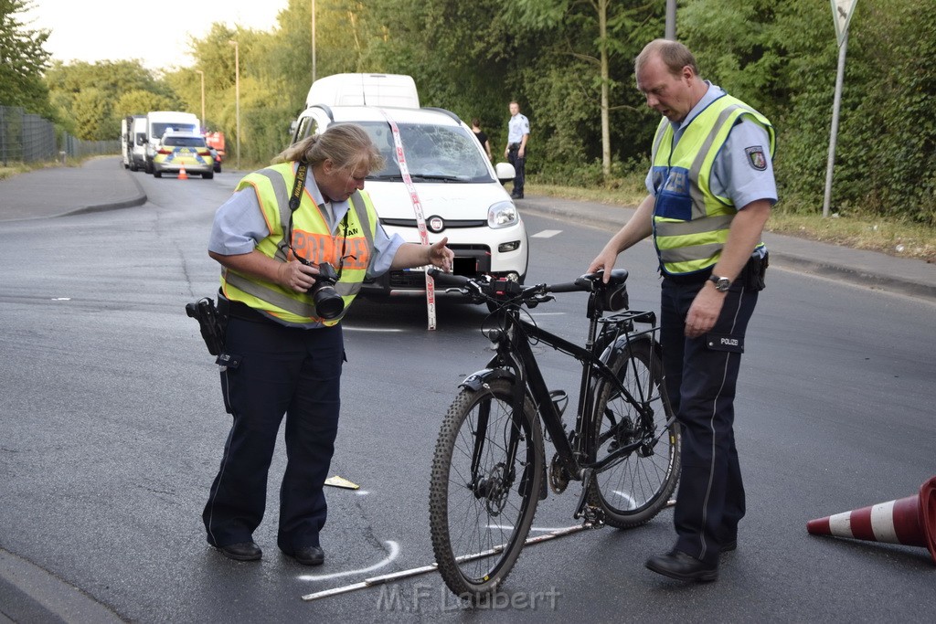 VU PKW Rad Koeln Porz Gremberghoven Alter Deutzer Postweg Josef Lindner Weg P13.JPG - Miklos Laubert